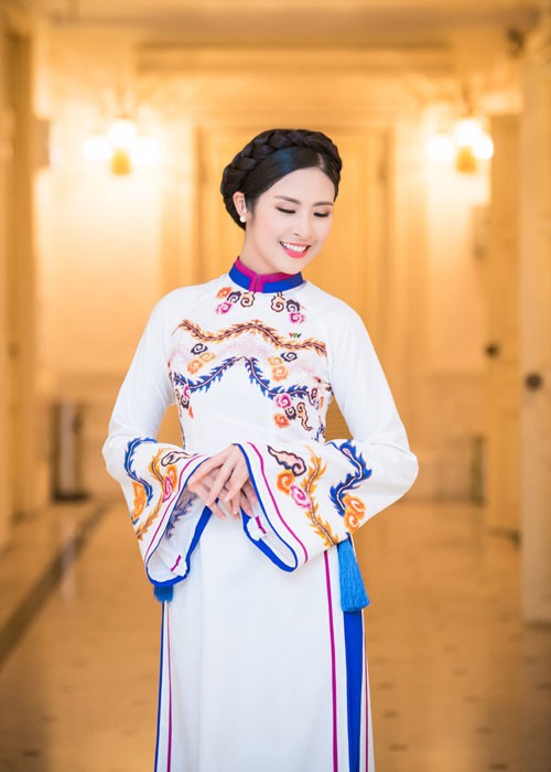 Hoa hau Ngoc Han dep nen na voi ao dai-Hinh-2